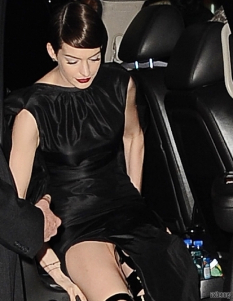 Anne hathaway les mis wardrobe malfunction