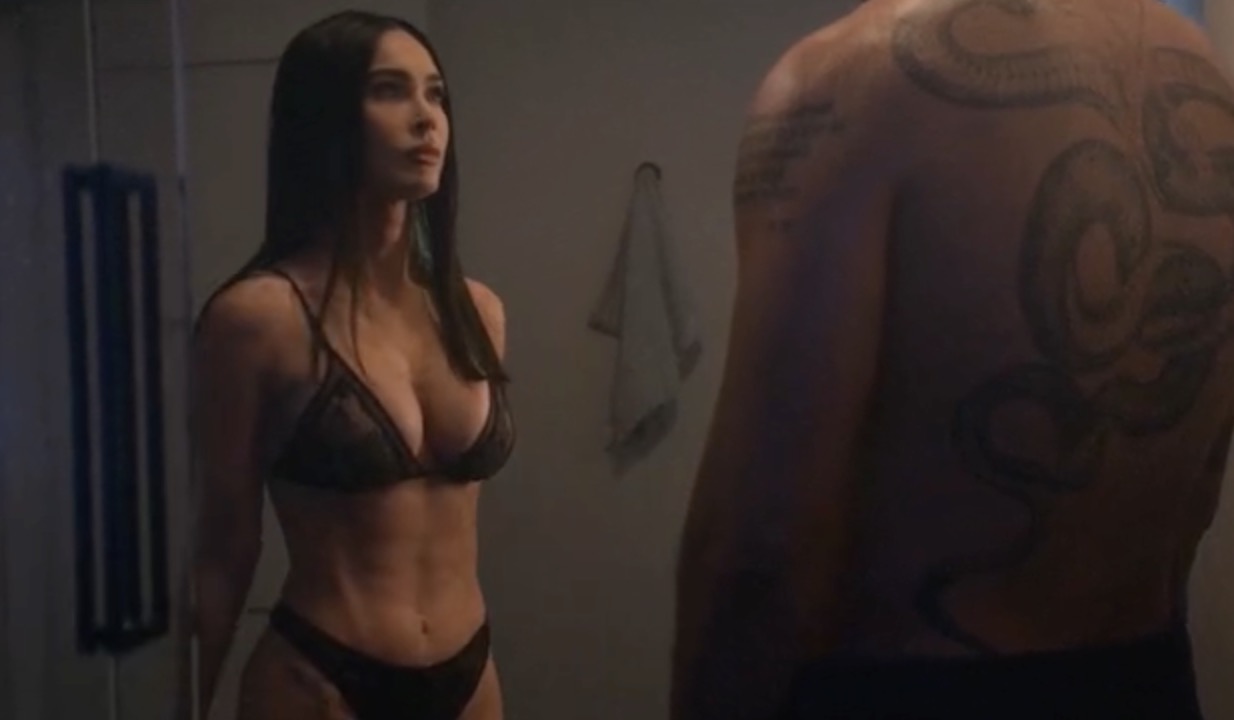 Megan Fox fesses nues dans le film Subservience (2024) (maj)