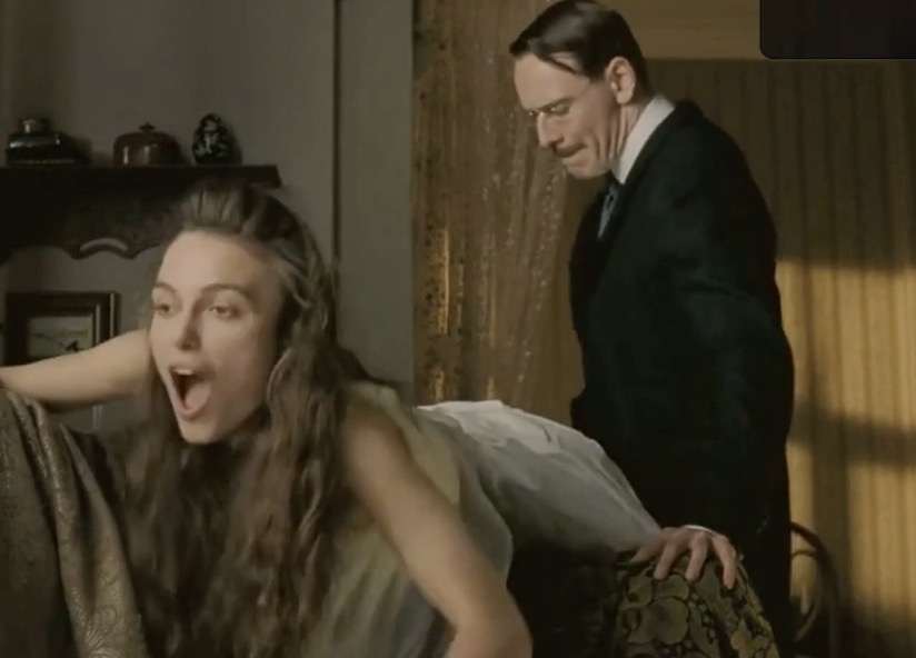 Keira Knightley prend la fessée dans A Dangerous Method (2011)